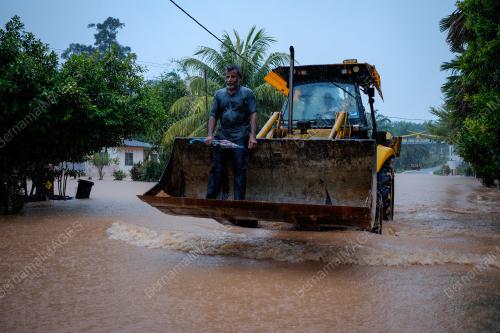 TINJAUAN BANJIR DAN HUJAN LEBAT