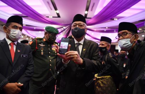 DATUK SERI ISMAIL SABRI YAAKOB