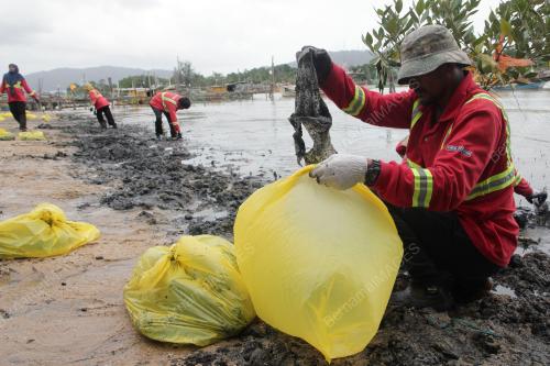 PEKERJA BERSIH SAMPAH