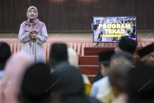 FADHLINA SIDEK