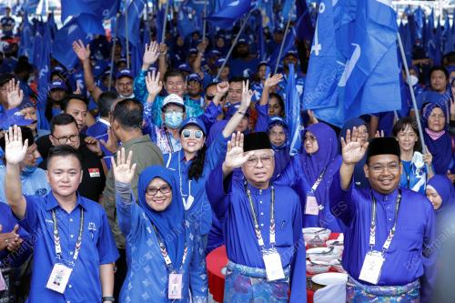 DATUK SERI ISMAIL SABRI YAAKOB