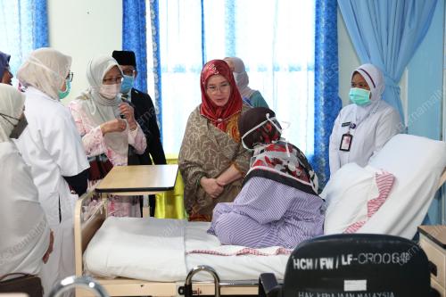 TUNKU AZIZAH AMINAH MAIMUNAH ISKANDARIAH