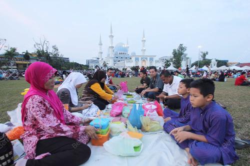 BERBUKA PUASA DI PADANG MPK1
