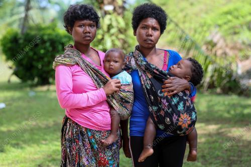 ORANG ASLI DAPATKAN DOKUMEN PENGENALAN DIRI