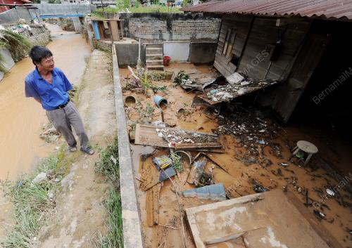 PH08_07114_BANJIR_07112014