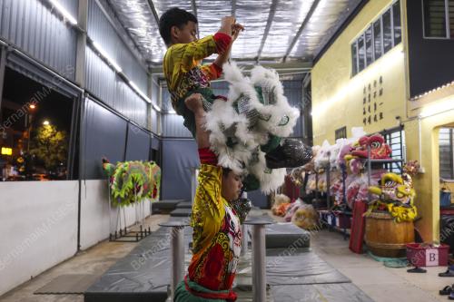 TARIAN SINGA REMAJA MELAYU