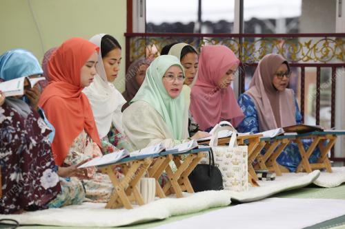 TUNKU AZIZAH AMINAH MAIMUNAH ISKANDARIAH