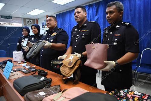 KUMPULAN PECAH KERETA JEMAAH MASJID