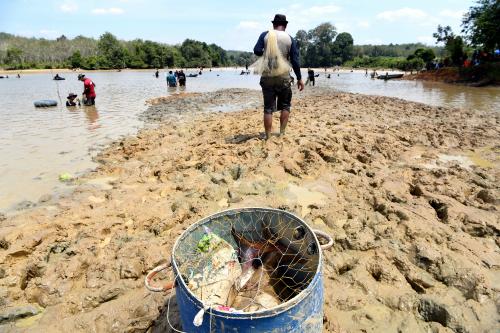 PESTA MENJALA IKAN