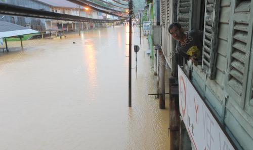 PH08_10012013_BANJIR