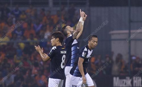 PH08_10102014_BOLA