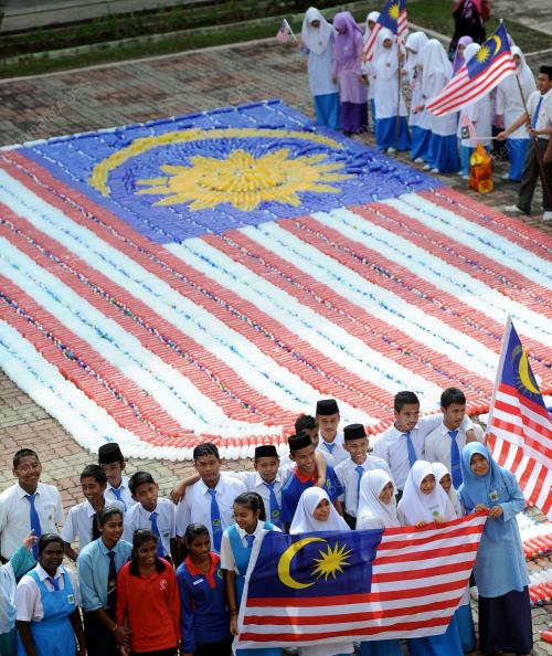 PH08_13092013_BENDERA