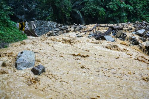 TINJAUAN KAWASAN RUNTUHAN AKIBAT BANJIR KILAT