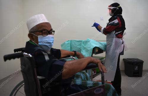 SUNTIK VAKSIN COVID-19 HOSPITAL KPJ PAHANG