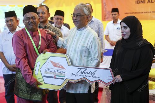 AL-SULTAN ABDULLAH RI'AYATUDDIN AL-MUSTAFA BILLAH SHAH