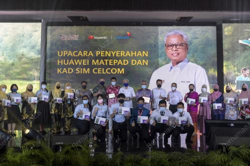 DATUK SERI ISMAIL SABRI YAAKOB