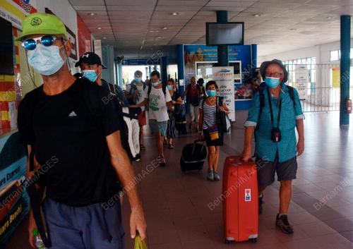 PELANCONG TERKANDAS DI PULAU TIOMAN SELAMAT DIBAWA KELUAR