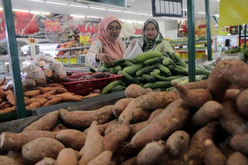 MEMBELI BARANG MASAKAN MENJELANG AIDILADHA