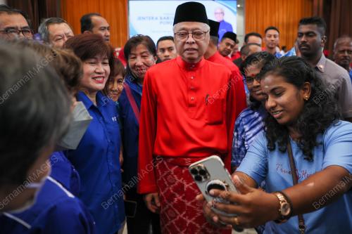 DATUK SERI ISMAIL SABRI YAAKOB