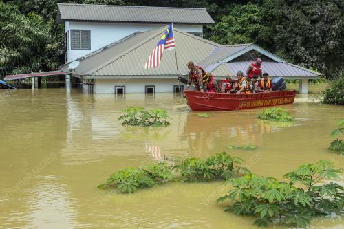 OPERASI MENYELAMAT MANGSA BANJIR