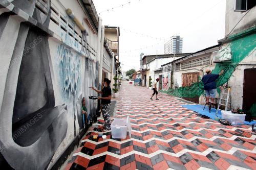 LUKISAN MURAL DI LORONG