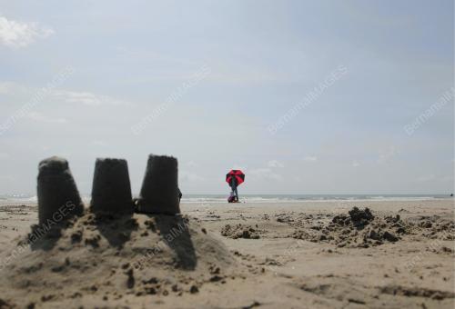 BERPAYUNG SEMASA BERKELAH