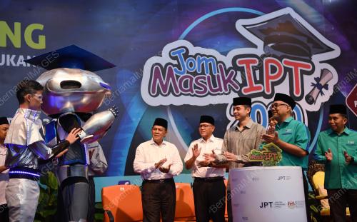 TENGKU HASSANAL IBRAHIM ALAM SHAH
