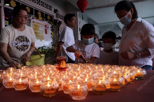 TINJAUAN HARI WESAK 2024