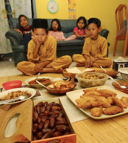 BERBUKA PUASA