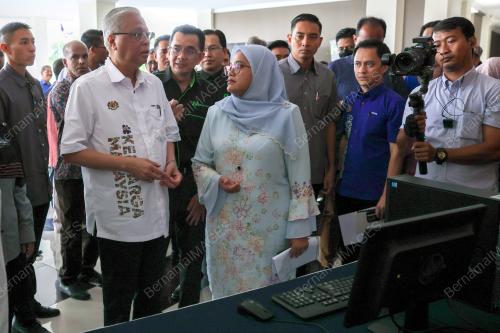 DATUK SERI ISMAIL SABRI YAAKOB