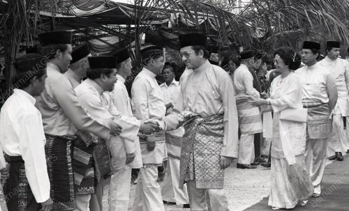 DR. MAHATHIR MOHAMAD