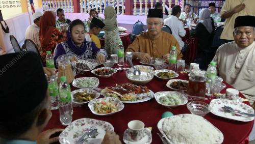 MOHD NAJIB TUN ABDUL RAZAK