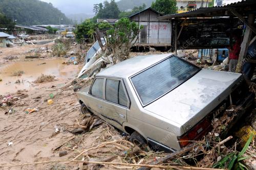 PH08_23102013_BANJIR_LUMPUR