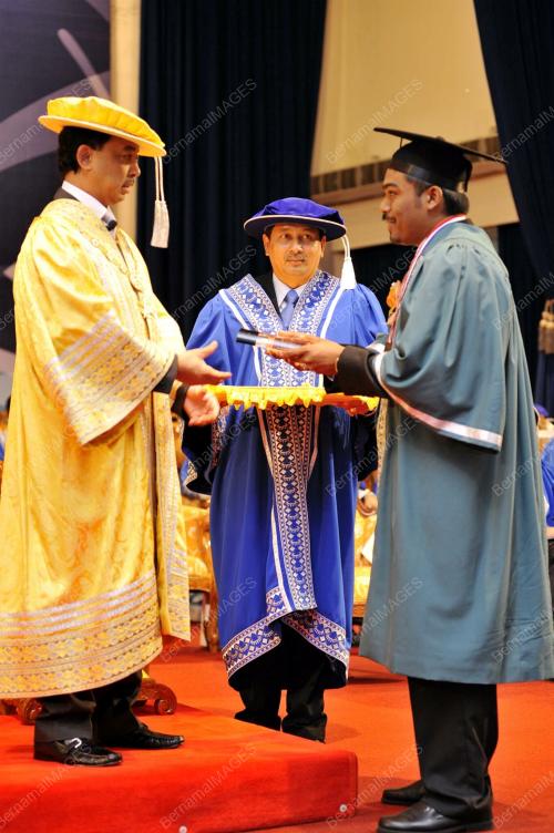 TENGKU ABDULLAH SULTAN AHMAD SHAH