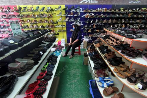 KEDAI KASUT LENGANG