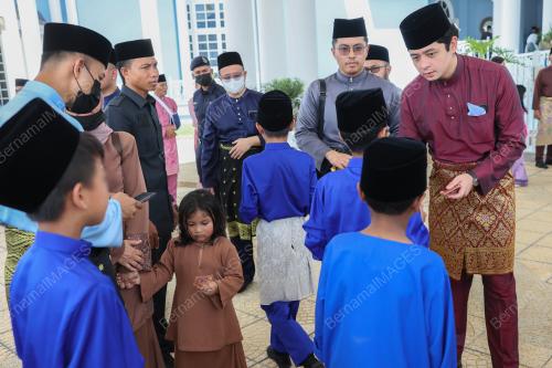 TENGKU HASSANAL IBRAHIM ALAM SHAH AL SULTAN ABDULLAH