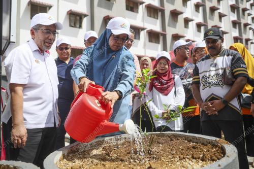 DATUK AIMAN ATIRAH SABU