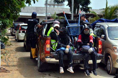 SUKARELAWAN PASCA BANJIR