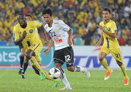 PH08_27082013_BOLA_SEPAK