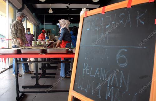 MEMBELI JUADAH BERBUKA