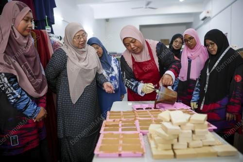 SENATOR FUZIAH SALLEH