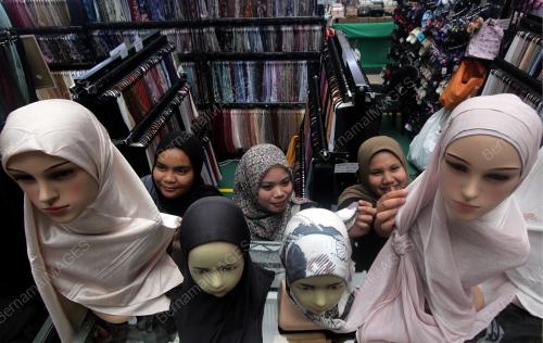 MEMBELI BELAH UNTUK PERSIAPAN RAYA