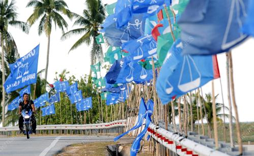 PH09_04042013_BENDERA