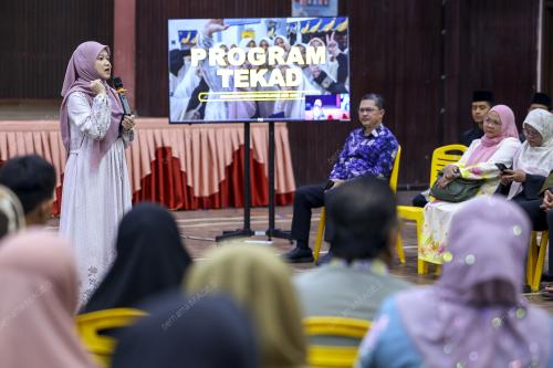 FADHLINA SIDEK
