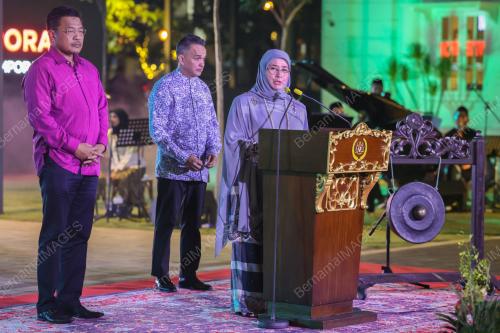 TUNKU AZIZAH MAIMUNAH ISKANDARIAH