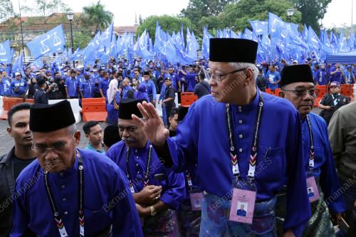 DATUK SERI ISMAIL SABRI YAAKOB