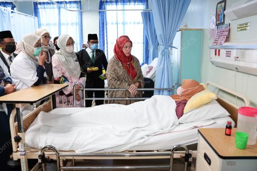 TUNKU AZIZAH AMINAH MAIMUNAH ISKANDARIAH