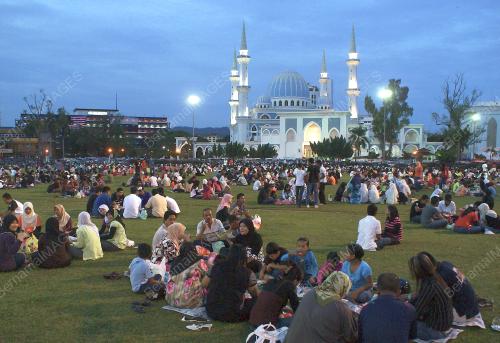BERBUKA PUASA