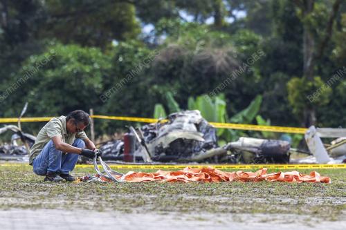 HELIKOPTER TERBAKAR