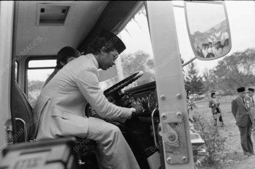 KERETA TOMAN